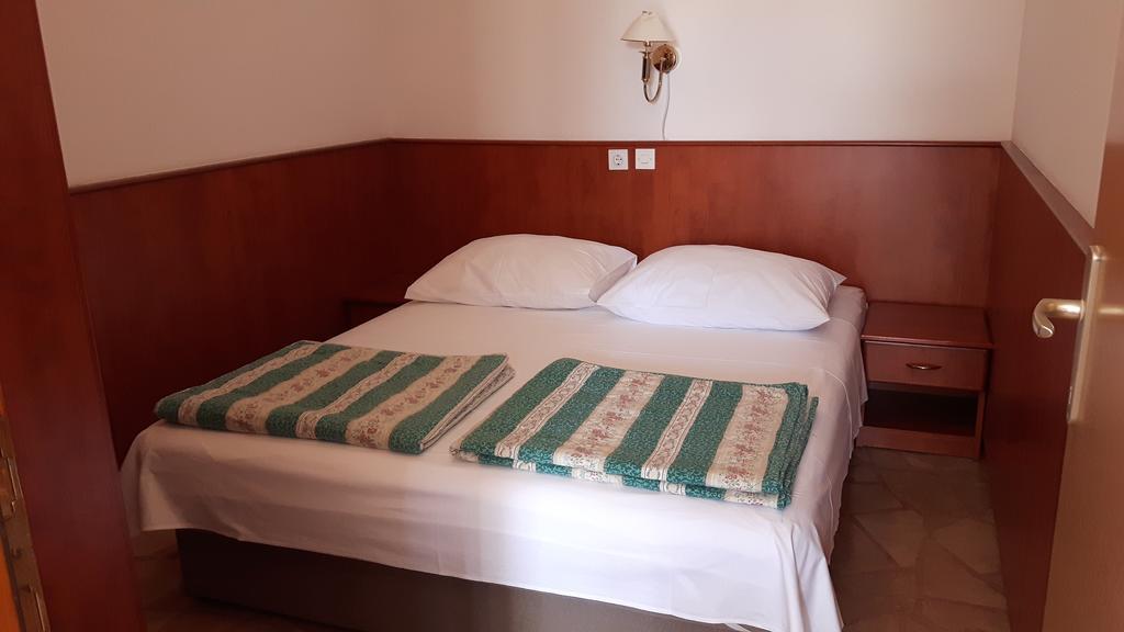 Apartments Mladina มีมิตเซ ภายนอก รูปภาพ