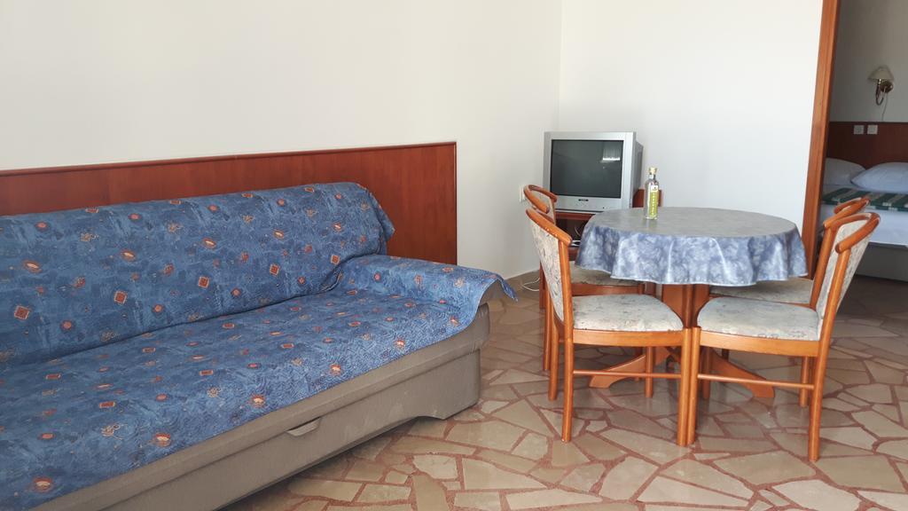 Apartments Mladina มีมิตเซ ภายนอก รูปภาพ